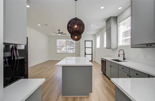 $2,000 | 4605 Edison Street, Unit A, Houston, TX 77009