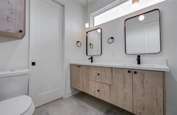 $2,000 | 4605 Edison Street, Unit A, Houston, TX 77009