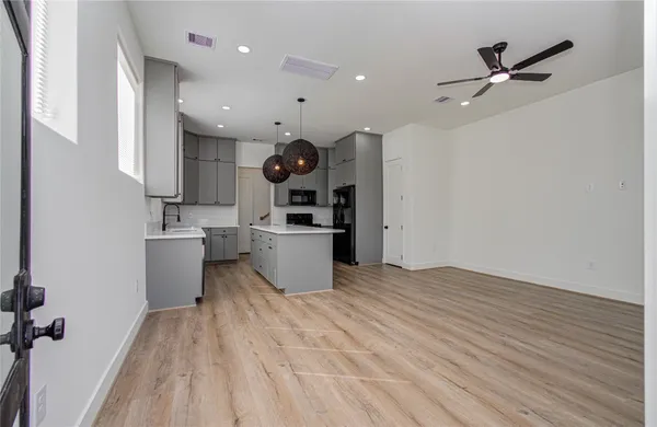 $2,000 | 4605 Edison Street, Unit A, Houston, TX 77009