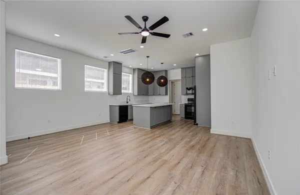 $2,000 | 4605 Edison Street, Unit A, Houston, TX 77009