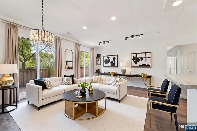 $635,000 | 1077 River Road, Unit TH9, Edgewater, NJ 07020