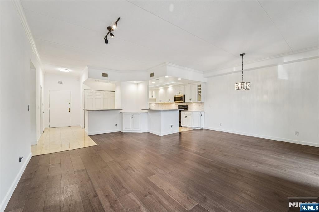 1077 River Road, Unit TH9 Edgewater, NJ 07020 - Photo 3 of 20