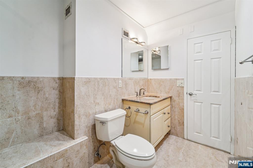 1077 River Road, Unit TH9 Edgewater, NJ 07020 - Photo 8 of 20