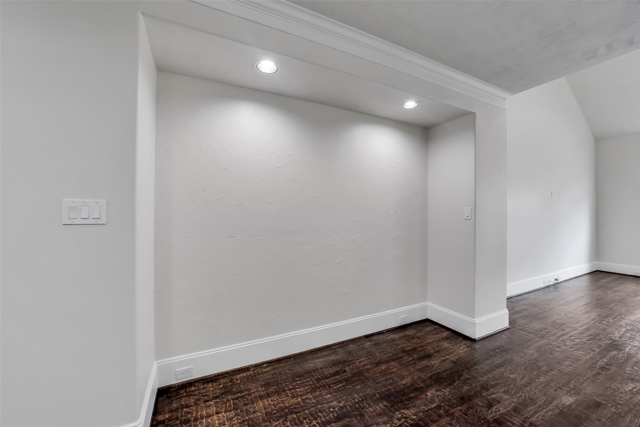 1335 Studer Street Houston, TX 77007 - Photo 17 of 37 a view of hallway