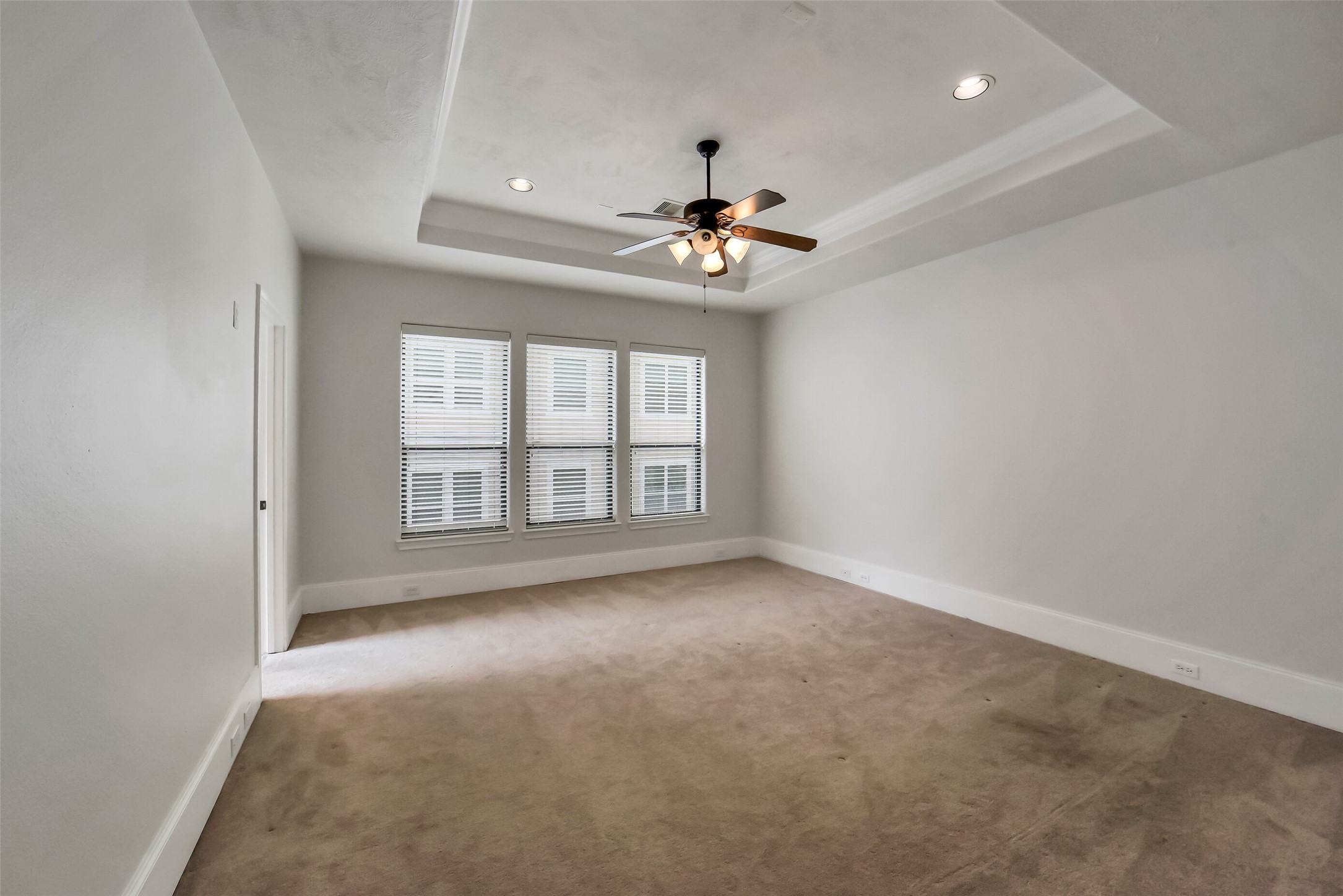 1335 Studer Street Houston, TX 77007 - Photo 20 of 37 an empty room with a ceiling fan and windows