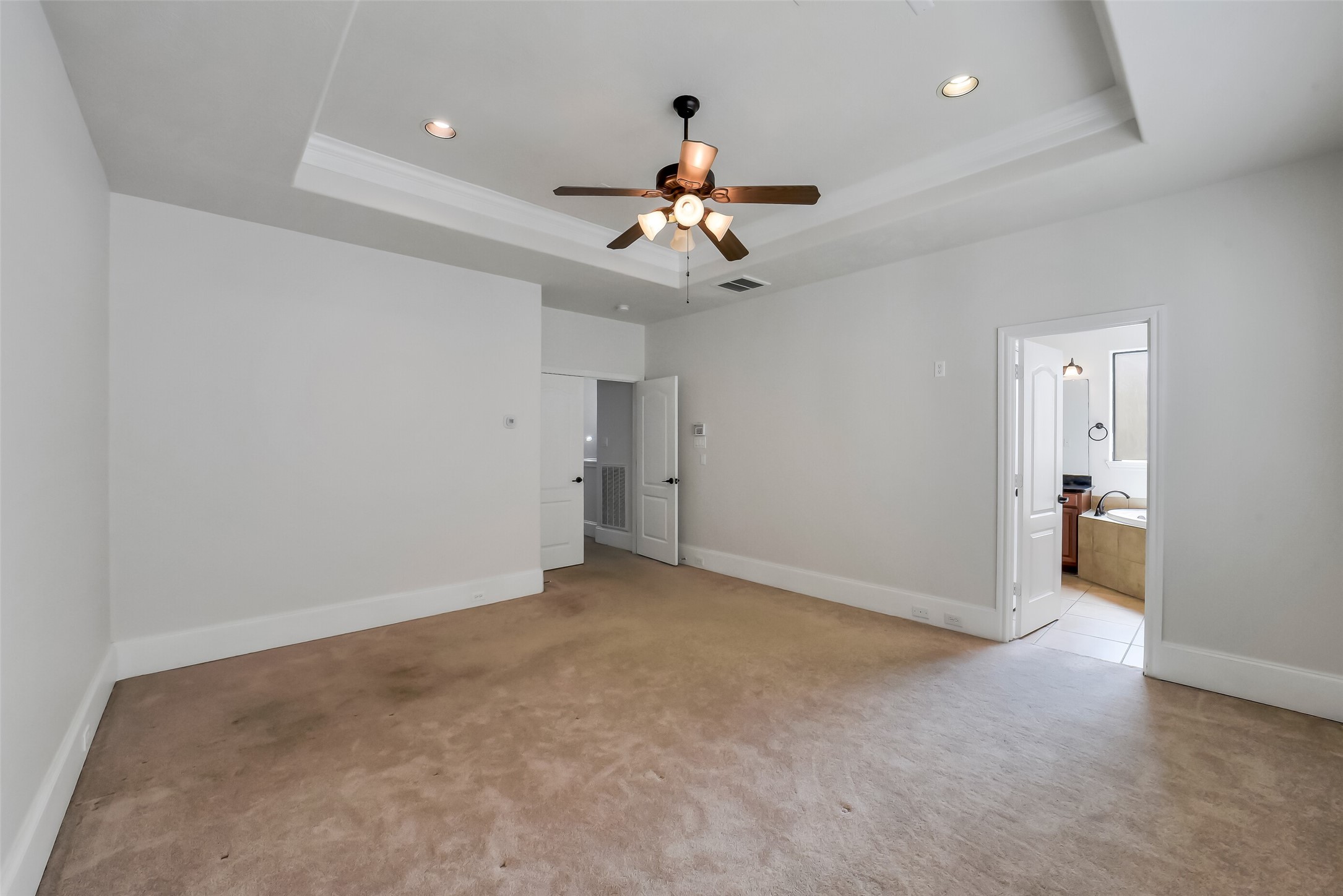 1335 Studer Street Houston, TX 77007 - Photo 21 of 37 a view of an empty room