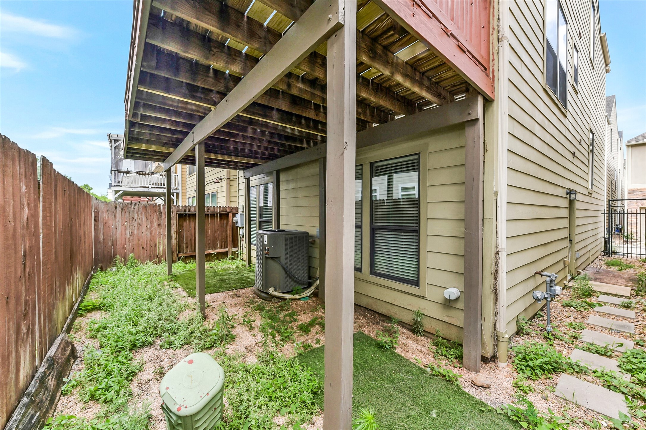 1335 Studer Street Houston, TX 77007 - Photo 32 of 37 a view of small pool in the backyard