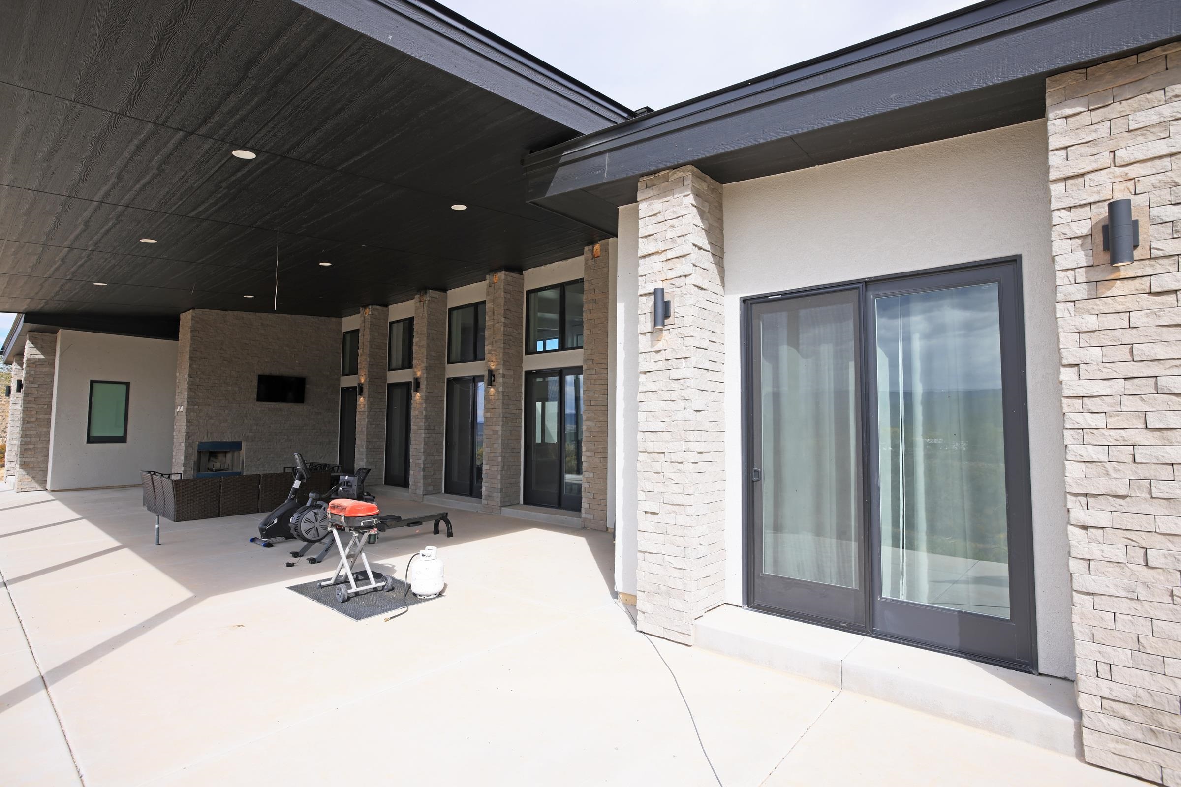 12471-54 54 7/10 Road Molina, CO 81646 - Photo 31 of 39 a view of a gallery with table and chairs