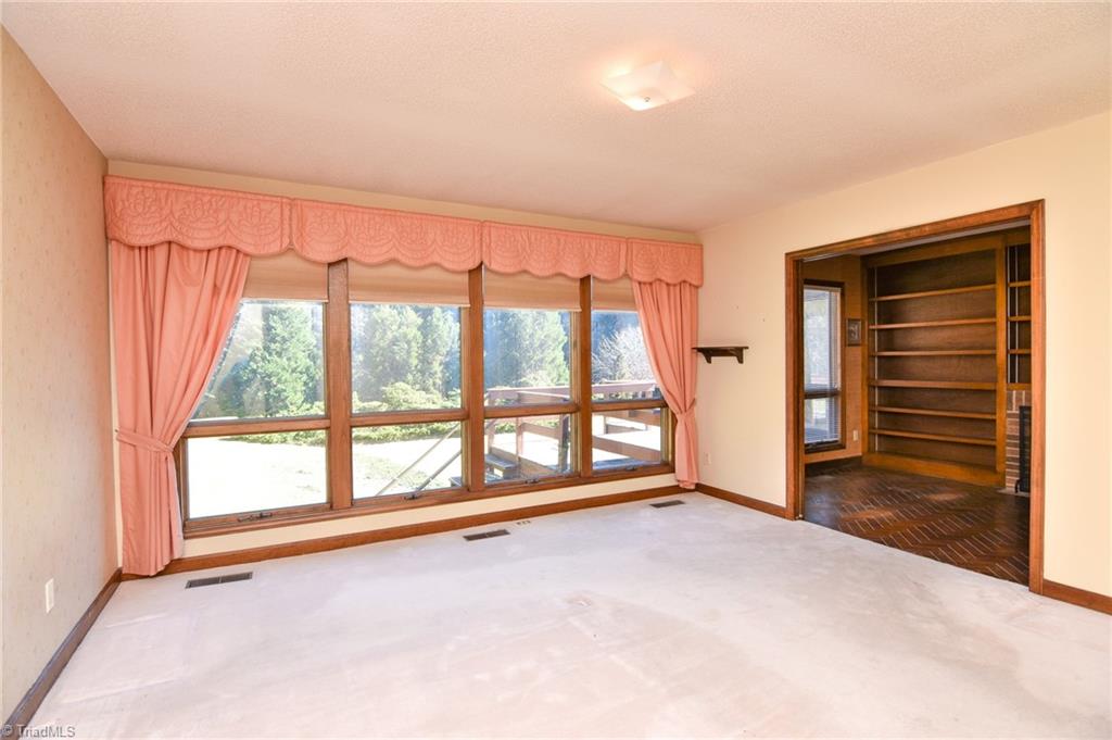 5959 Holder Road Clemmons, NC 27012 - Photo 22 of 40 Master Bedroom with access to Sitting Room