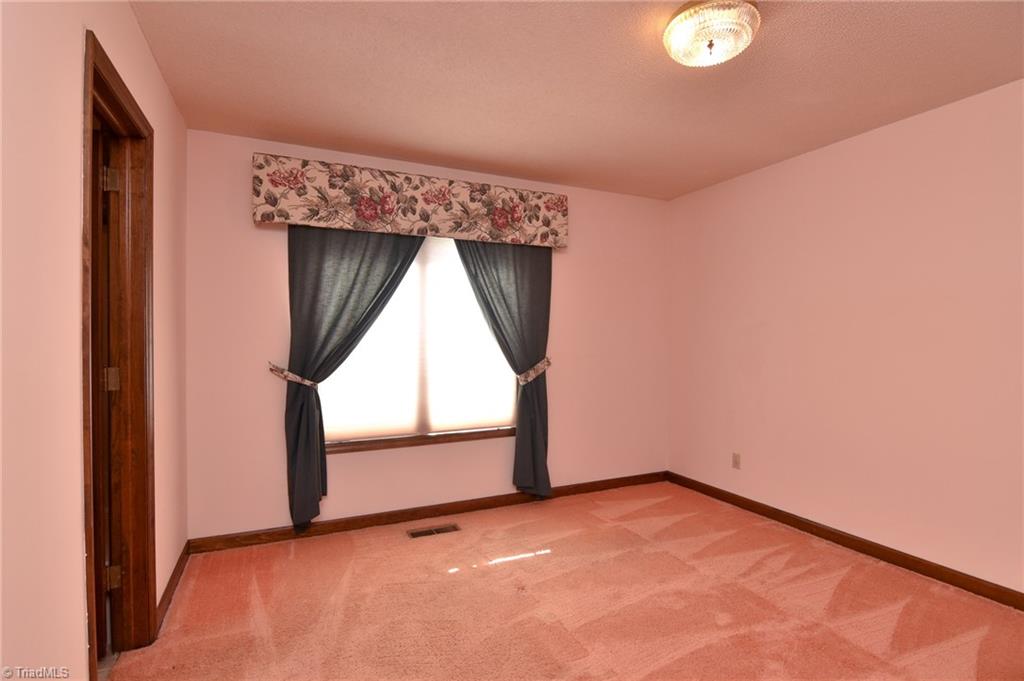 5959 Holder Road Clemmons, NC 27012 - Photo 29 of 40 Guest Bedroom