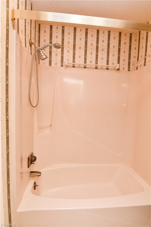 5959 Holder Road Clemmons, NC 27012 - Photo 32 of 40 Guest Bath