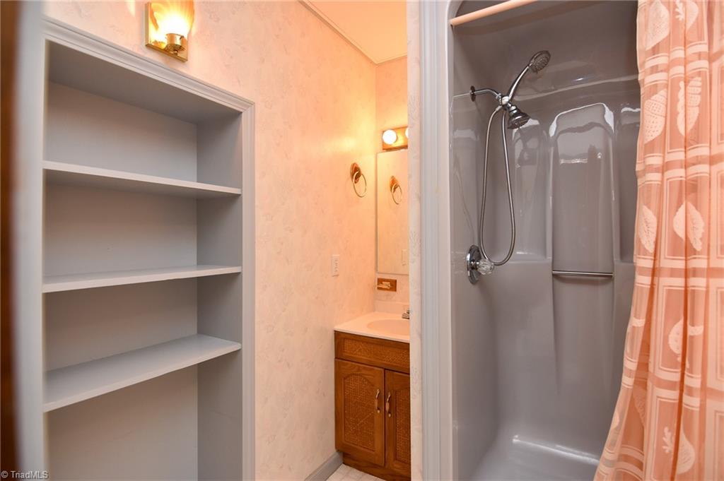 5959 Holder Road Clemmons, NC 27012 - Photo 38 of 40 Lower Level Bath