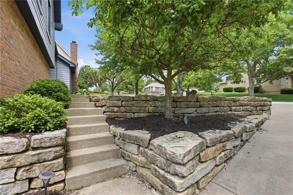 5722 Noland Road Shawnee, KS 66216 - Photo 3 of 49