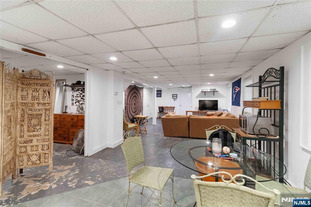 175 Highland Lakes Road Vernon, NJ 07422 - Photo 30 of 50 a living room with furniture