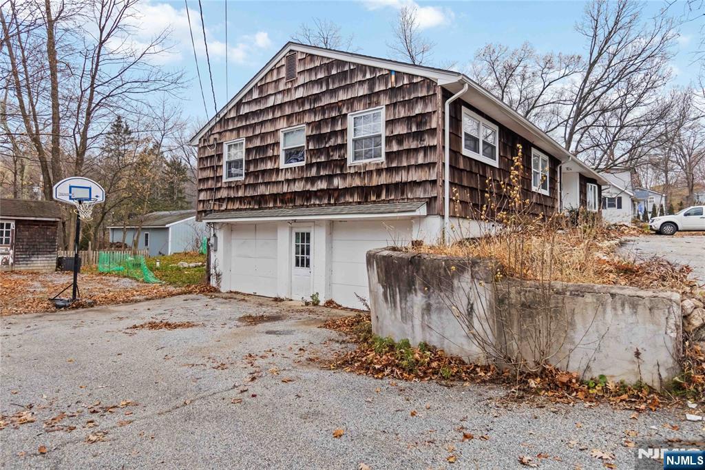 175 Highland Lakes Road Vernon, NJ 07422 - Photo 5 of 50 a front view of a house with a yard