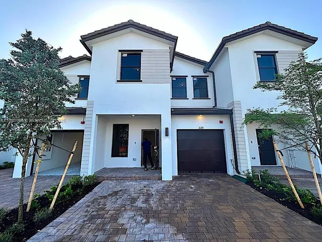 $3,500 | 229 Southwest 159th Way, Unit 229, Pembroke Pines, FL 33027