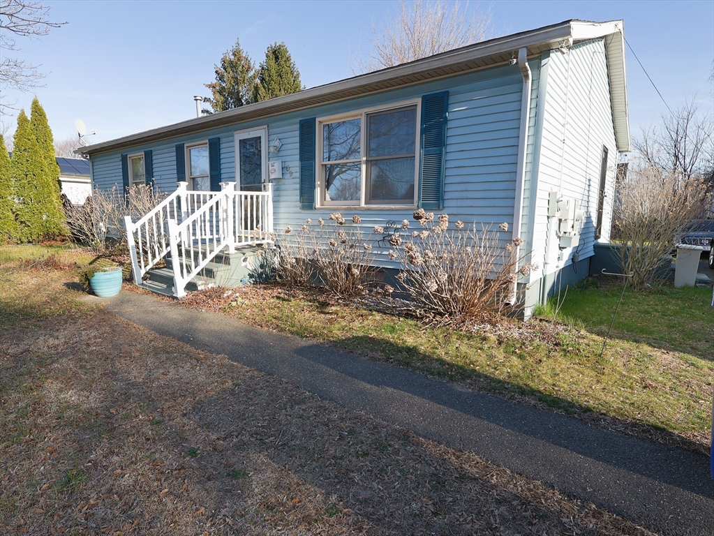 109 Pendleton Avenue Springfield, MA 01109 - Photo 2 of 16