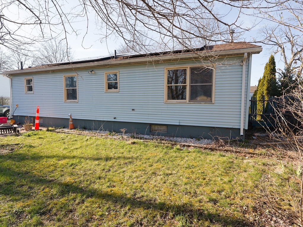 109 Pendleton Avenue Springfield, MA 01109 - Photo 4 of 16