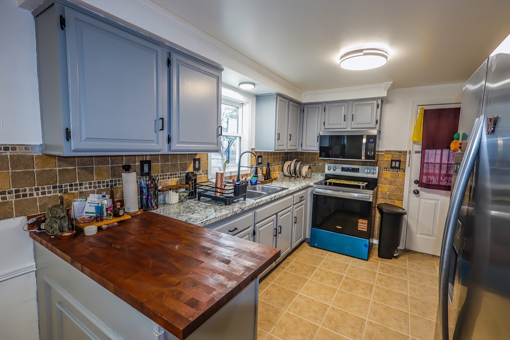 109 Pendleton Avenue Springfield, MA 01109 - Photo 5 of 16