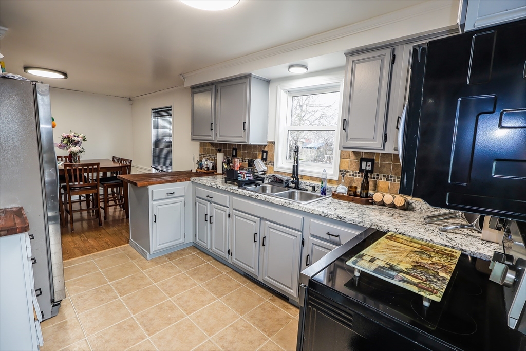 109 Pendleton Avenue Springfield, MA 01109 - Photo 6 of 16
