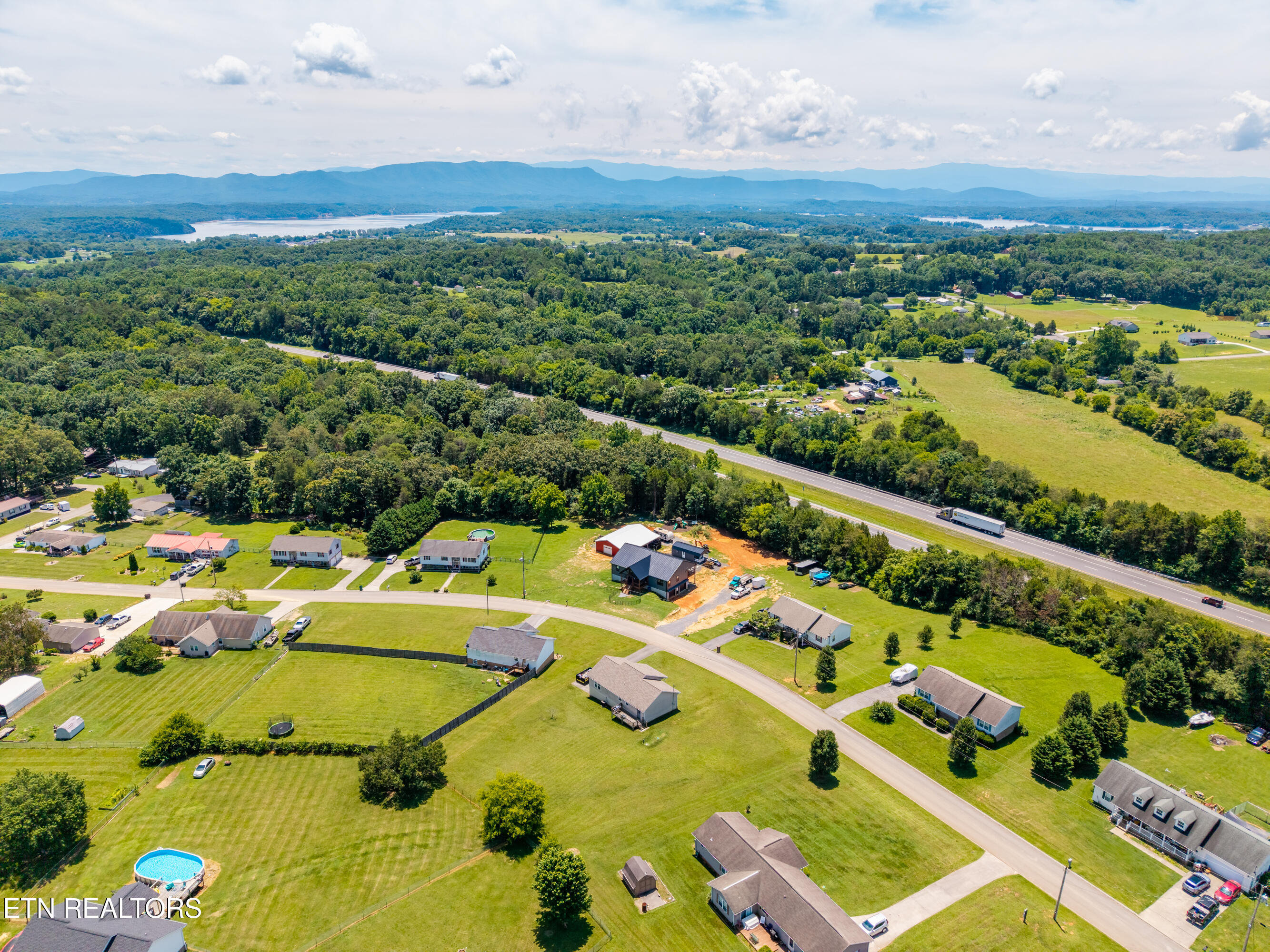 157 Ridgefield Drive Dandridge, TN 37725 - Photo 52 of 54 157RidgefieldDr-27