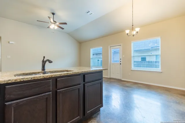 $1,550 | 218 Ragsdale Way, New Braunfels, TX 78130