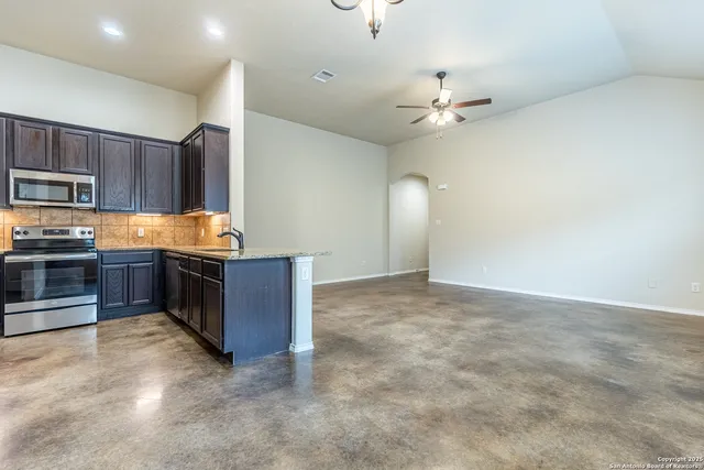 $1,550 | 218 Ragsdale Way, New Braunfels, TX 78130