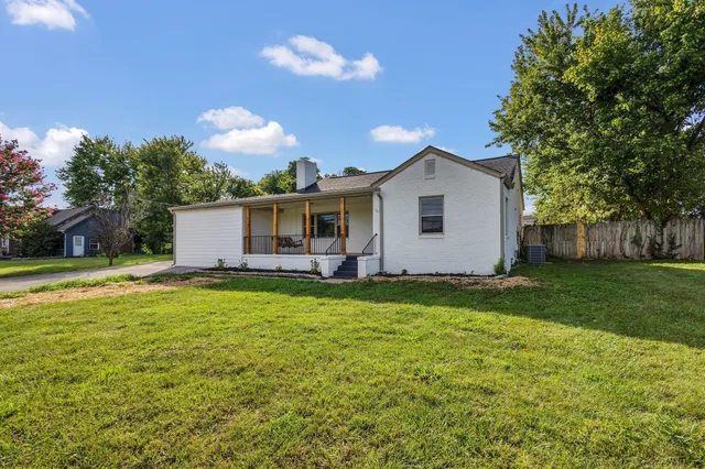 a view of a house with backyard and garden
