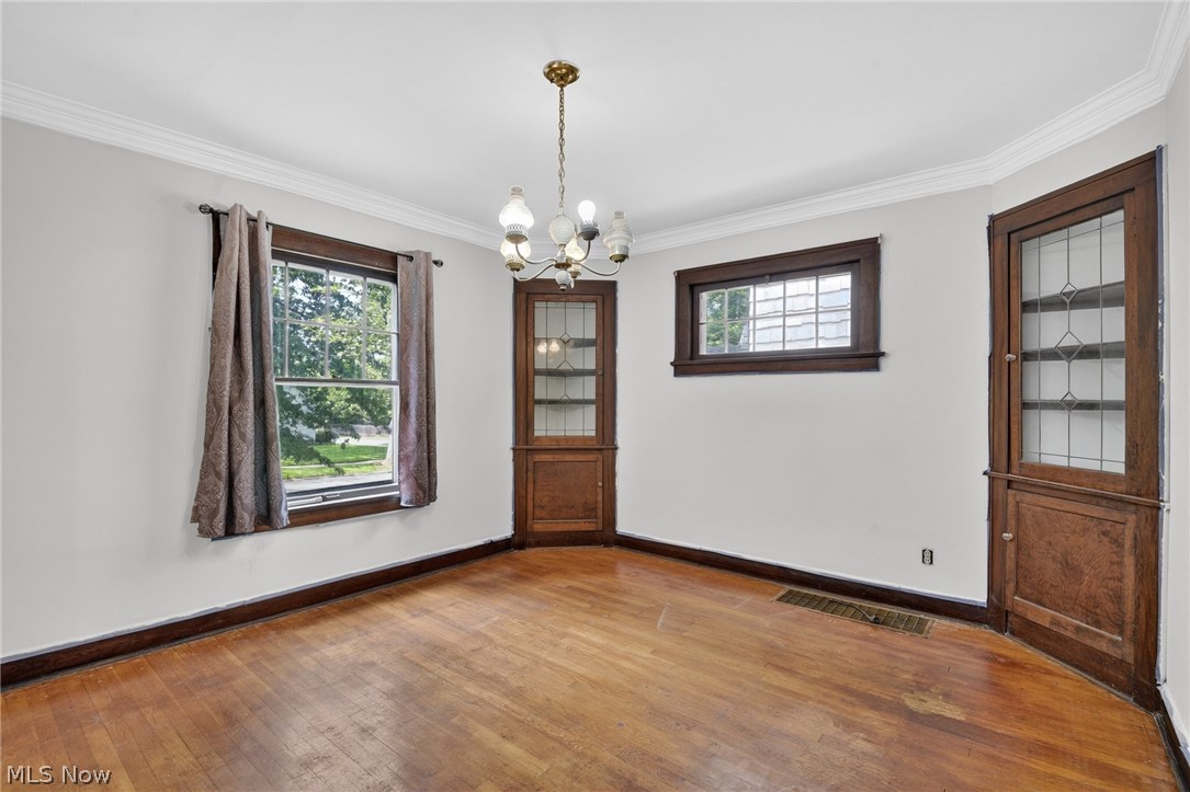 927 Englewood Road Cleveland Heights, OH 44121 - Photo 10 of 37