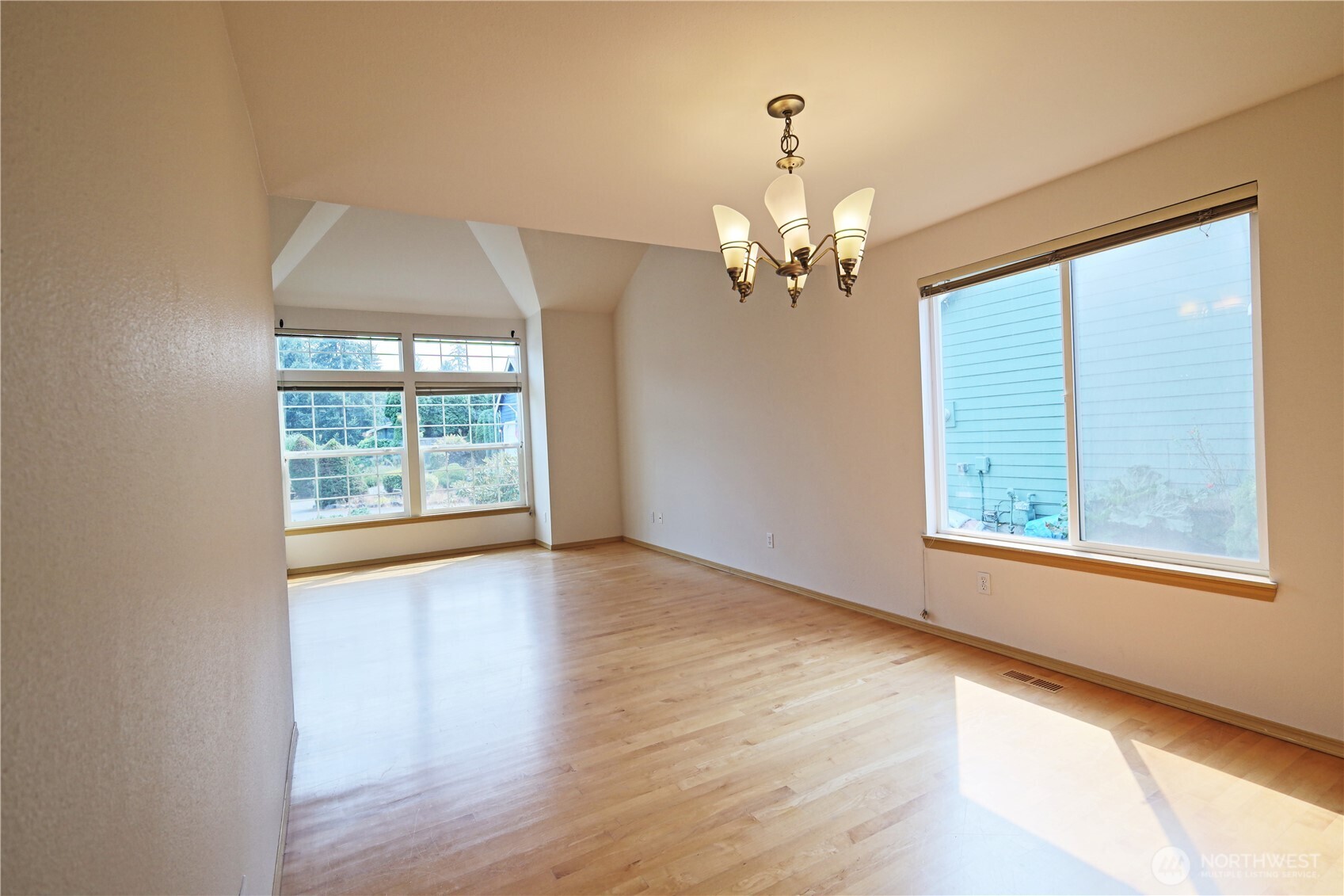 4006 Northeast 18th Street Renton, WA 98056 - Photo 9 of 37 Gallery Image 9