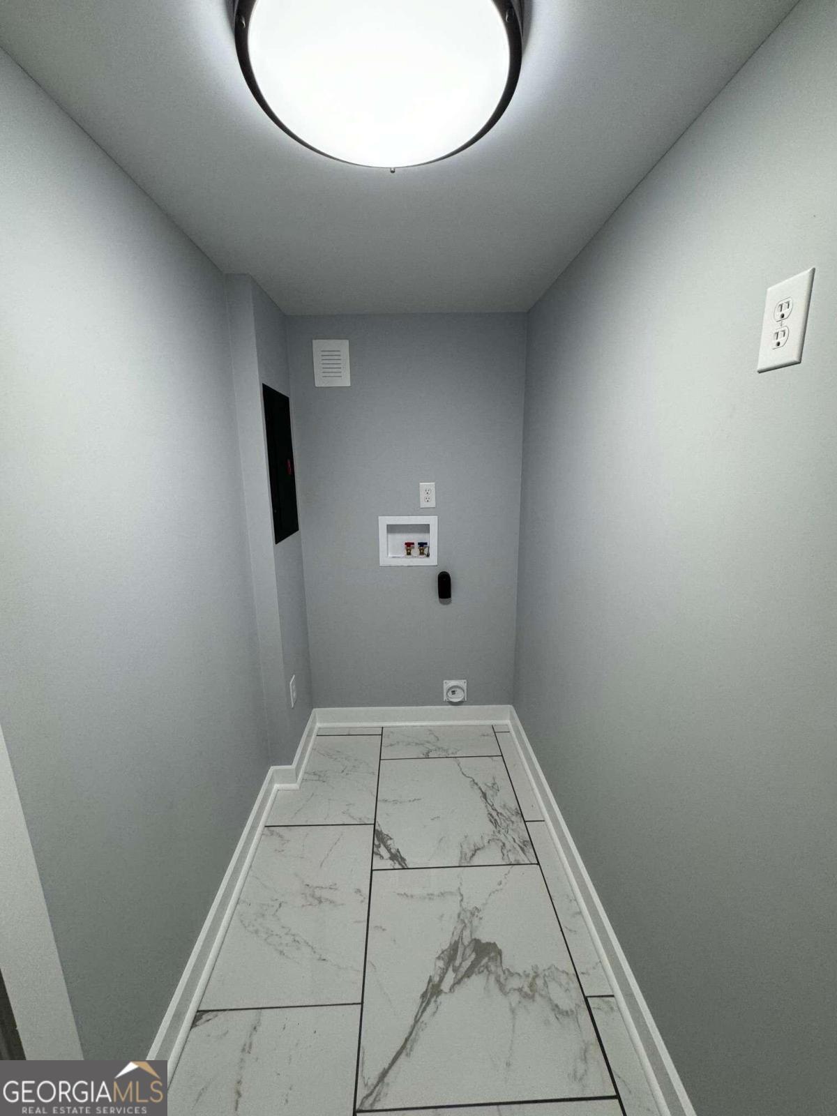 285 Willow Run Athens, GA 30606 - Photo 5 of 12 an empty room with an entryway