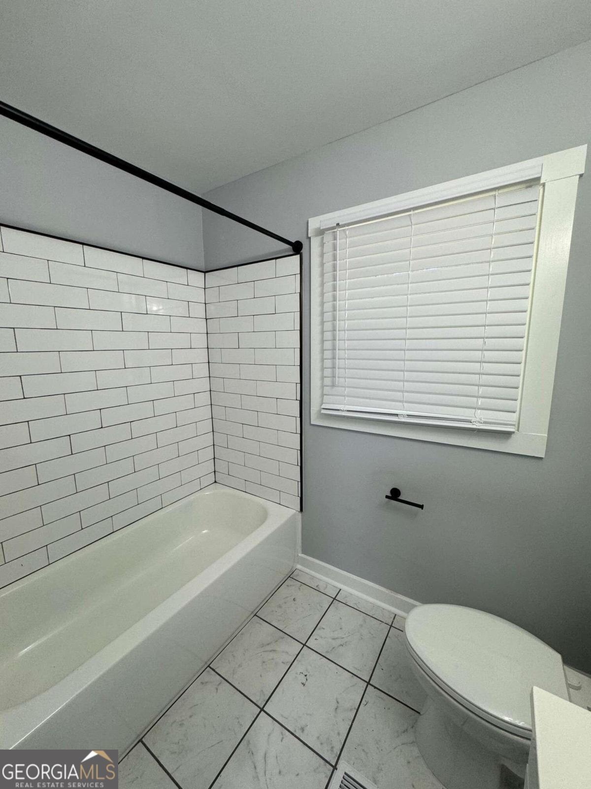 285 Willow Run Athens, GA 30606 - Photo 9 of 12 a bathroom with a toilet and a bathtub