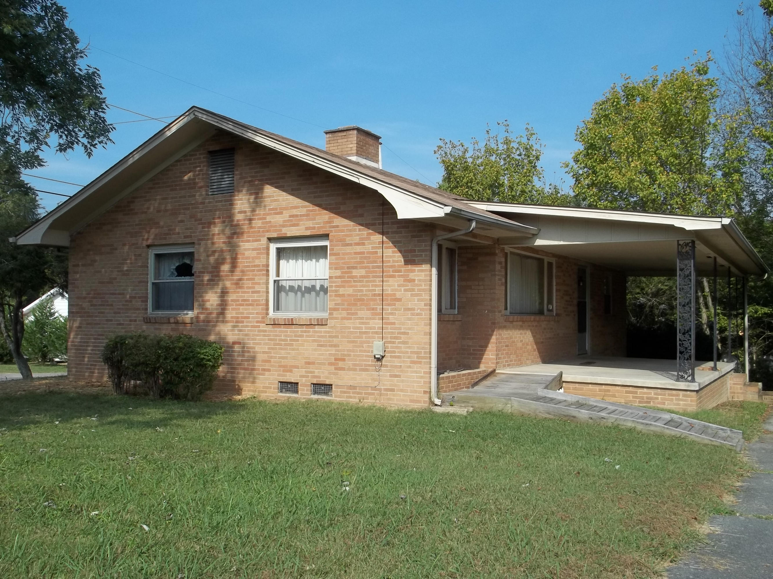 100 Thelma Road Oak Ridge, TN 37830 - Photo 3 of 11 100_4556
