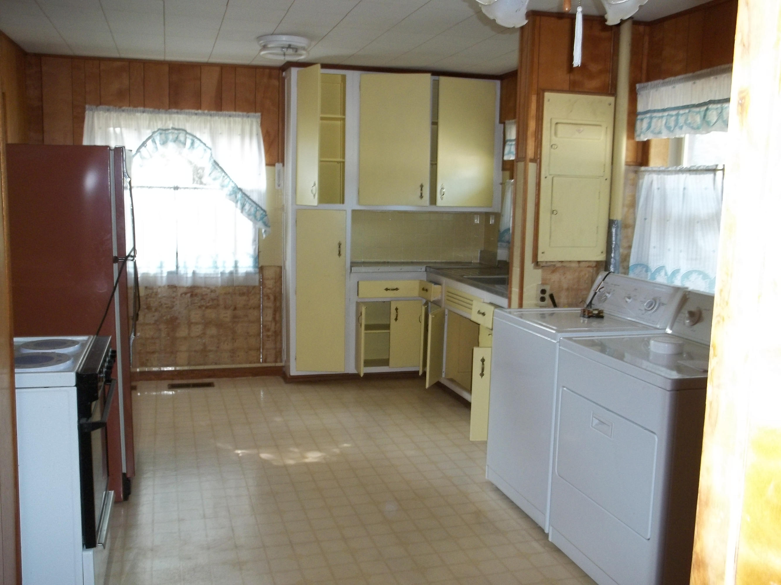 100 Thelma Road Oak Ridge, TN 37830 - Photo 4 of 11 100_4557