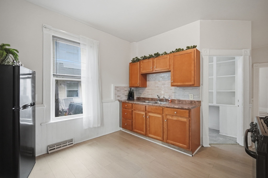 26 Hebron Street Springfield, MA 01107 - Photo 5 of 26 Gallery Image 5