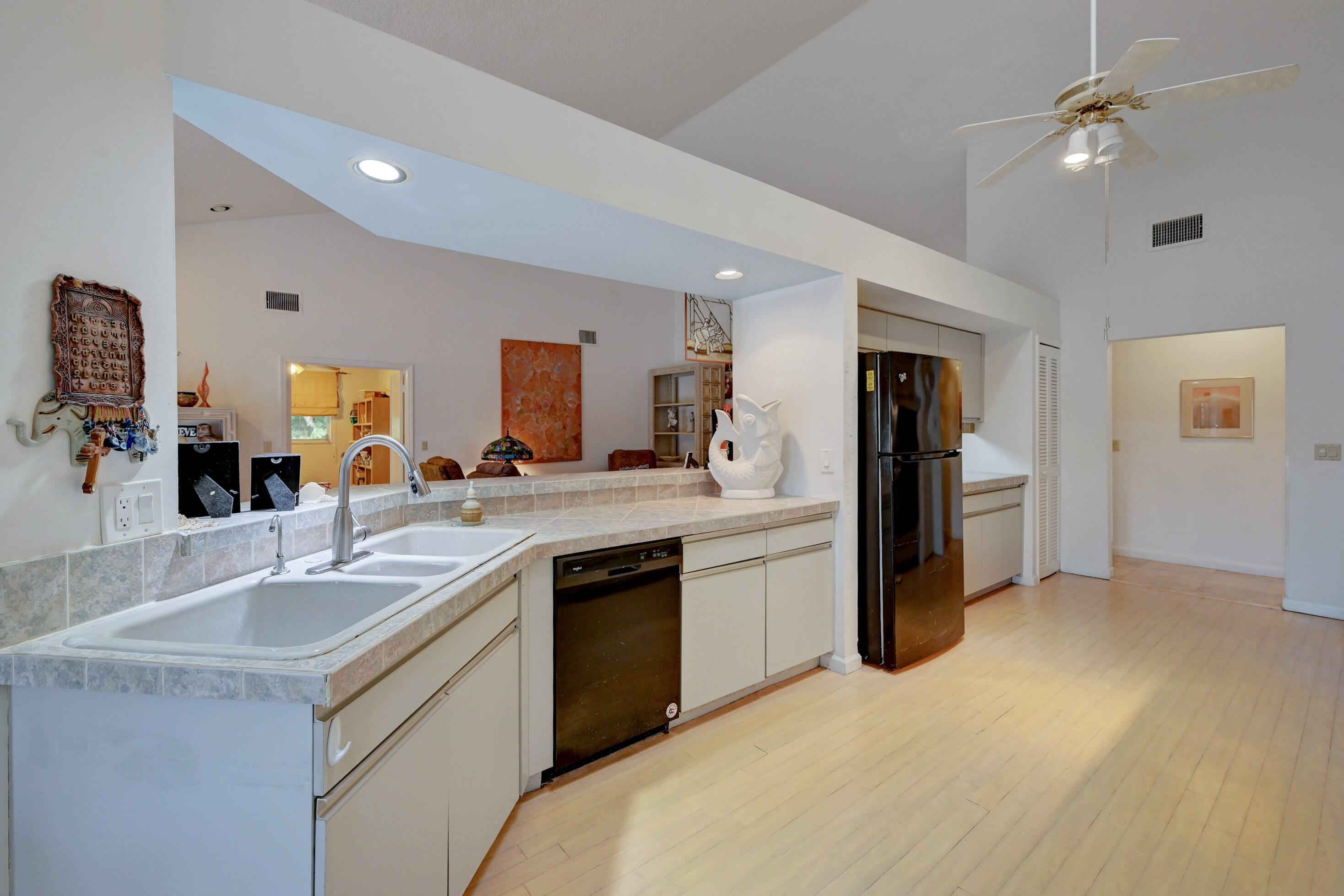 6915 Northwest 3rd Avenue Boca Raton, FL 33487 - Photo 12 of 48 Kithen