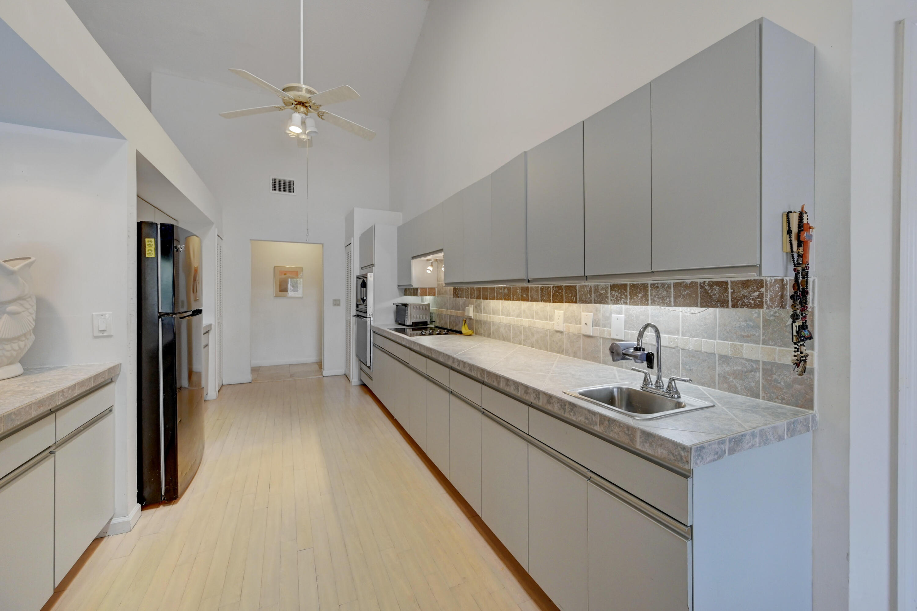 6915 Northwest 3rd Avenue Boca Raton, FL 33487 - Photo 13 of 48 Kitchen