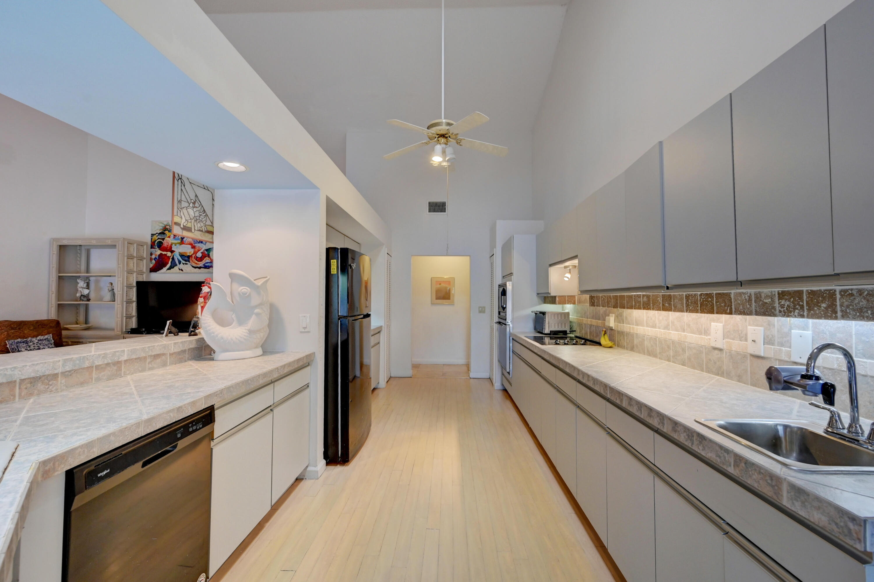 6915 Northwest 3rd Avenue Boca Raton, FL 33487 - Photo 15 of 48 Kithen