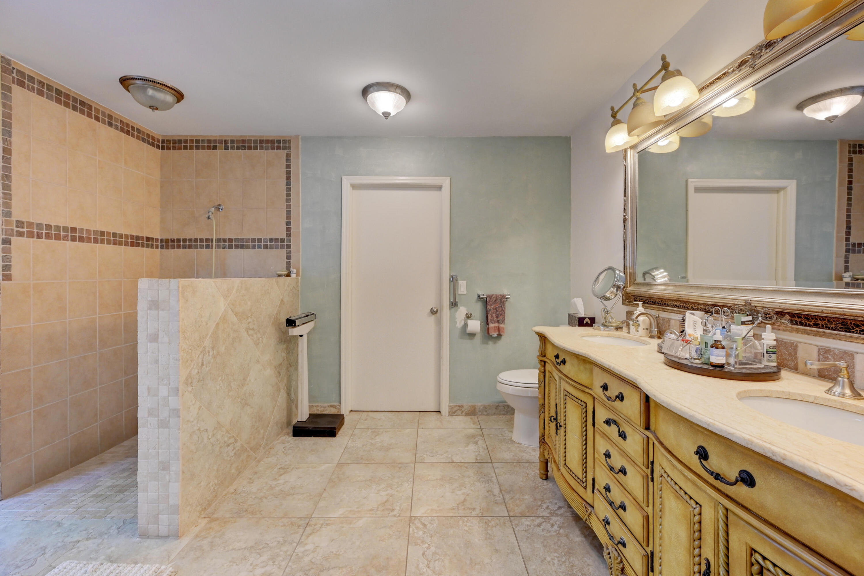 6915 Northwest 3rd Avenue Boca Raton, FL 33487 - Photo 24 of 48 Main Bathroom