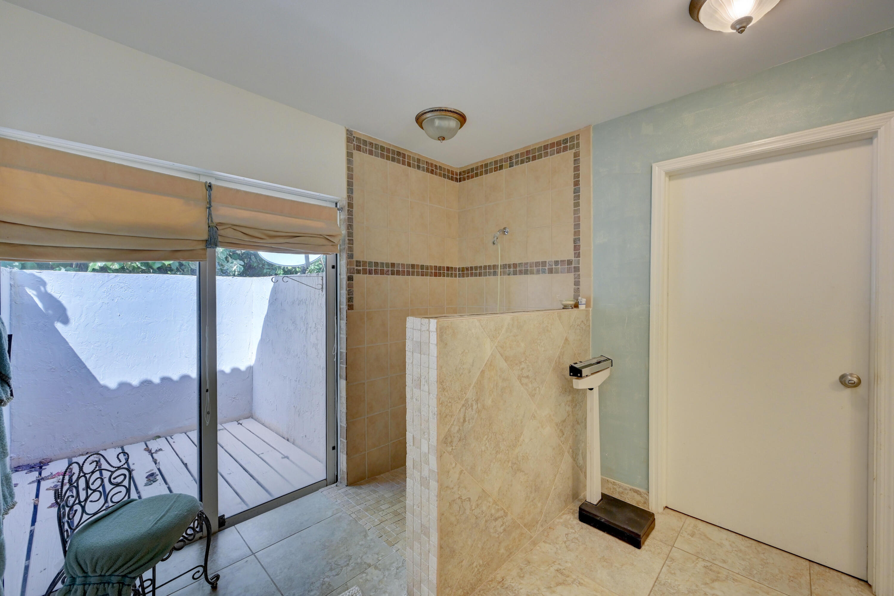 6915 Northwest 3rd Avenue Boca Raton, FL 33487 - Photo 26 of 48 Main Bathroom