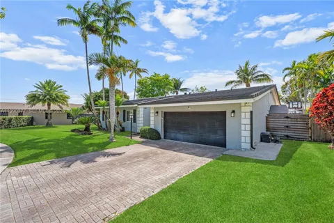 $899,900 | 10310 Southwest 128th Avenue, Miami, FL 33186