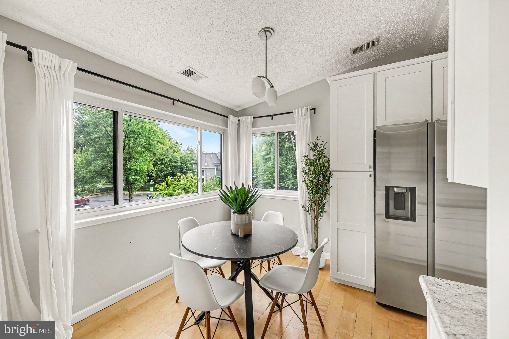 1927 Villaridge Drive Reston, VA 20191 - Photo 5 of 24