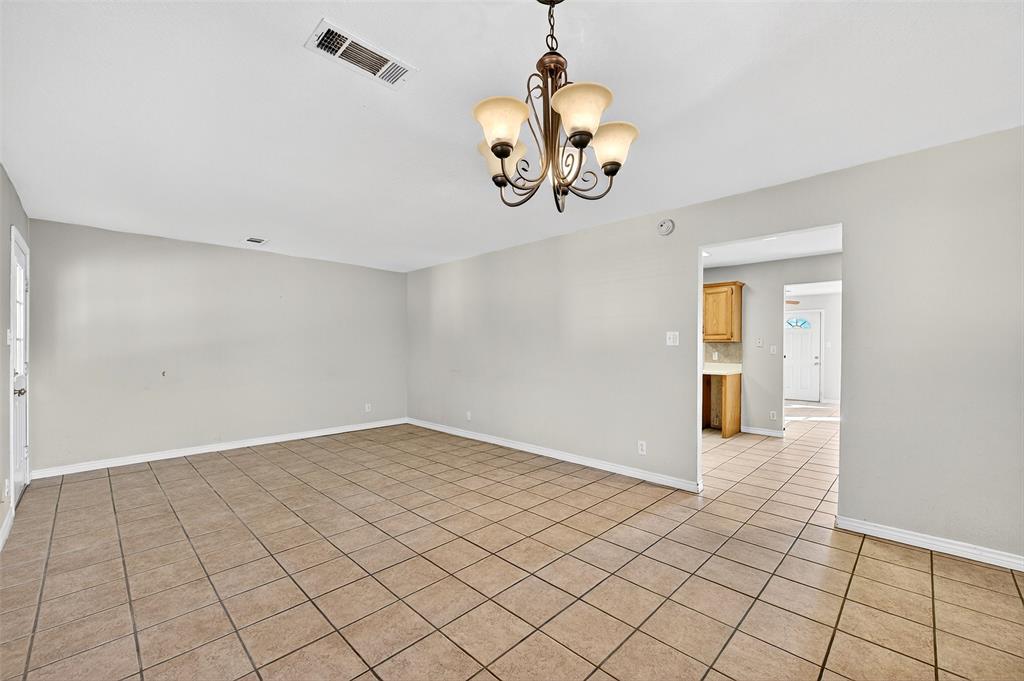 538 Lakewood Road Denison, TX 75020 - Photo 14 of 35 an empty room with kitchen view