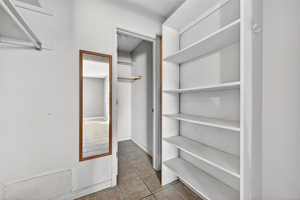 538 Lakewood Road Denison, TX 75020 - Photo 20 of 35 a view of an empty walk in closet
