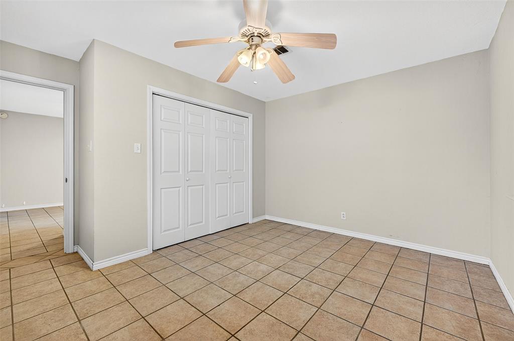 538 Lakewood Road Denison, TX 75020 - Photo 22 of 35 a view of an empty room and chandelier fan