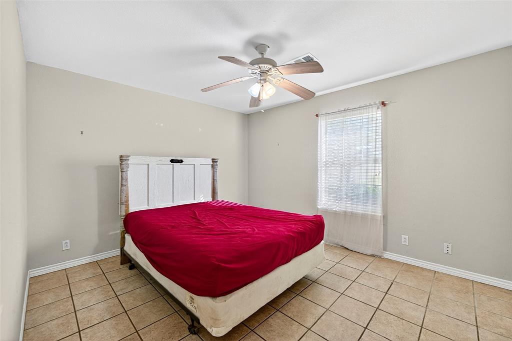538 Lakewood Road Denison, TX 75020 - Photo 24 of 35 a bedroom with a bed and window