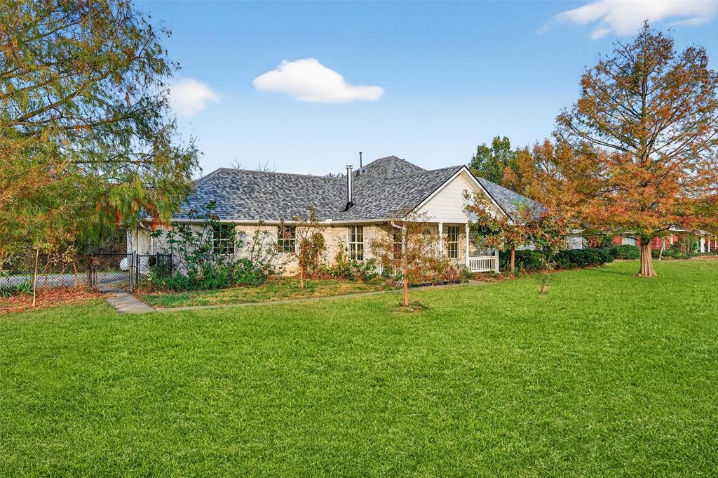 538 Lakewood Road Denison, TX 75020 - Photo 3 of 35 a front view of a house with a yard table and trees