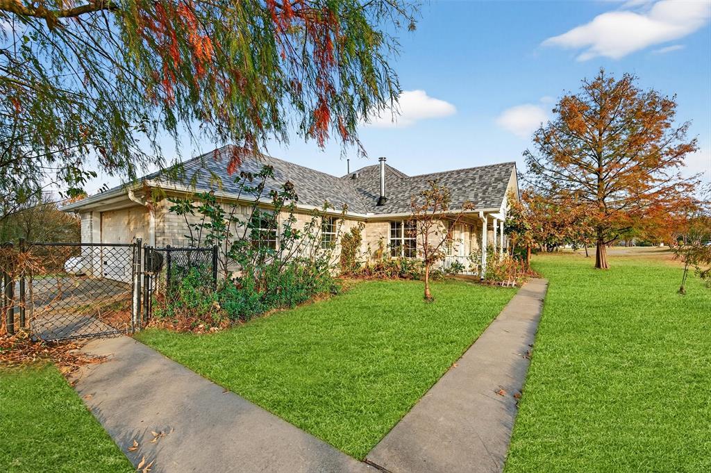 538 Lakewood Road Denison, TX 75020 - Photo 4 of 35 a view of a park with large trees
