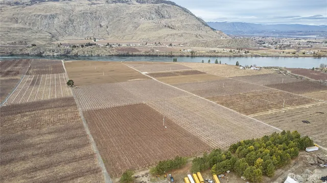 a view of a tennis court