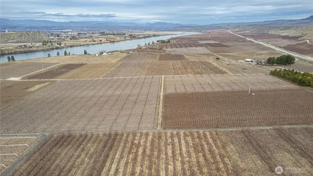a view of a tennis court